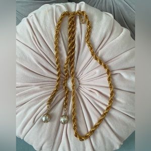 🩷VINTAGE CELEBRITY ADJUSTABLE ROPE NECKLACE WITH 2 LARGE ORNATE FAUX PEARLS